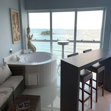 Apartamento de Luxo Frente Mar para locação anual em Balneário Camboriú
