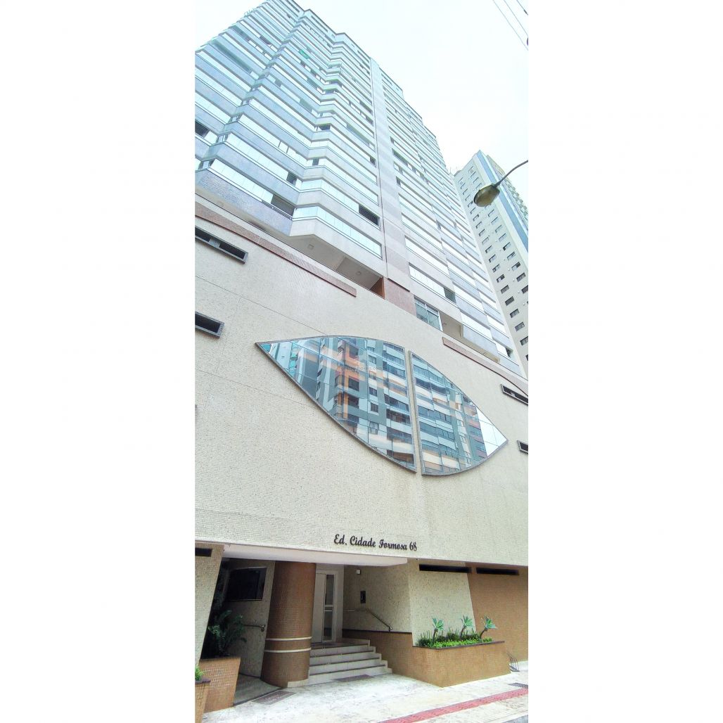 Apto com 5 quartos na quadra do mar, 2 vagas no centro-norte de BC