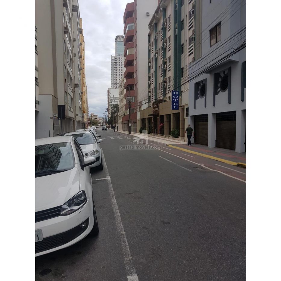 SALA COMERCIAL NO CENTRO DE BALNEARIO CAMBORIU 