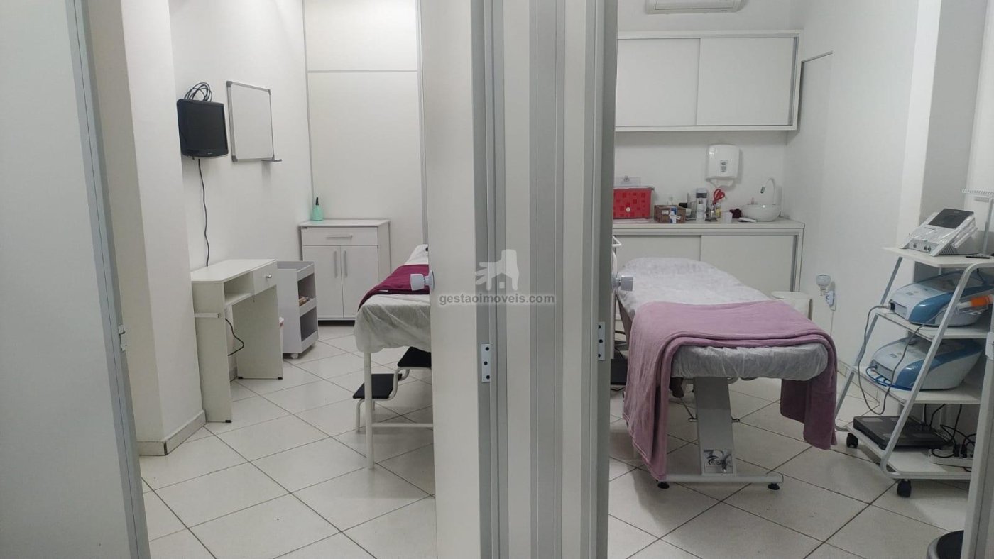 Sala comercial no centro de Balneário Camboriú 