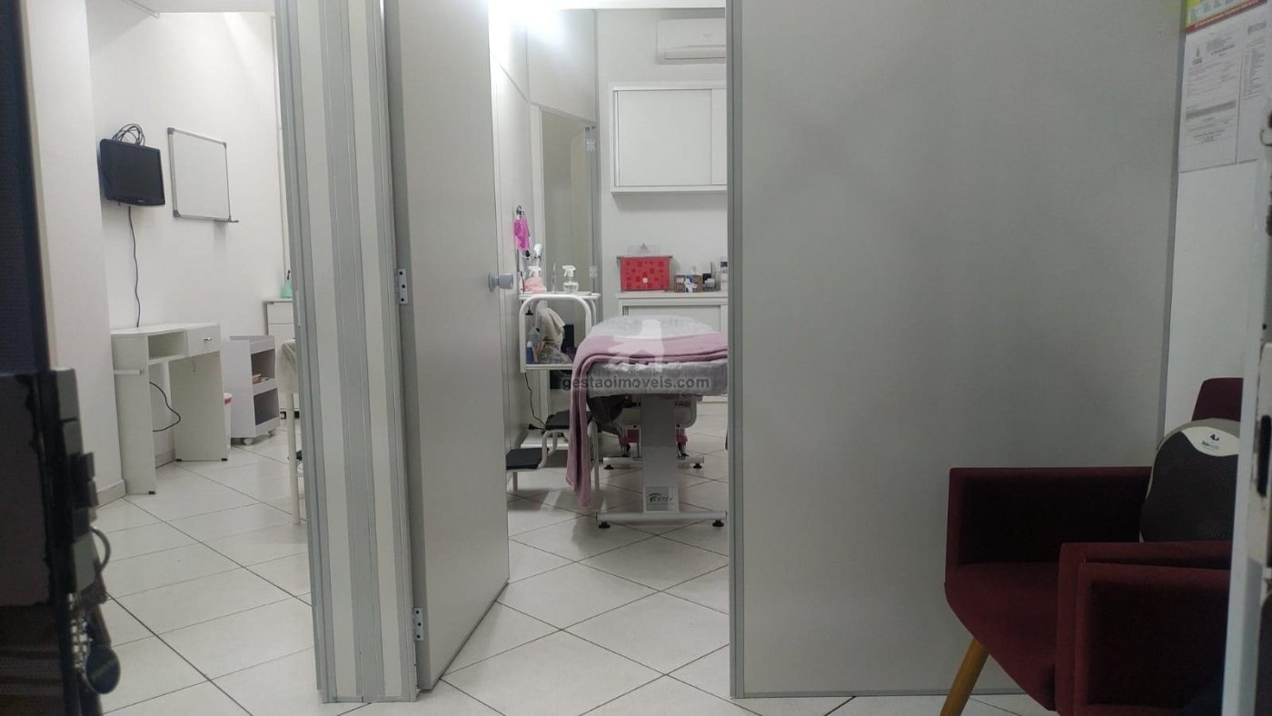 Sala comercial no centro de Balneário Camboriú 