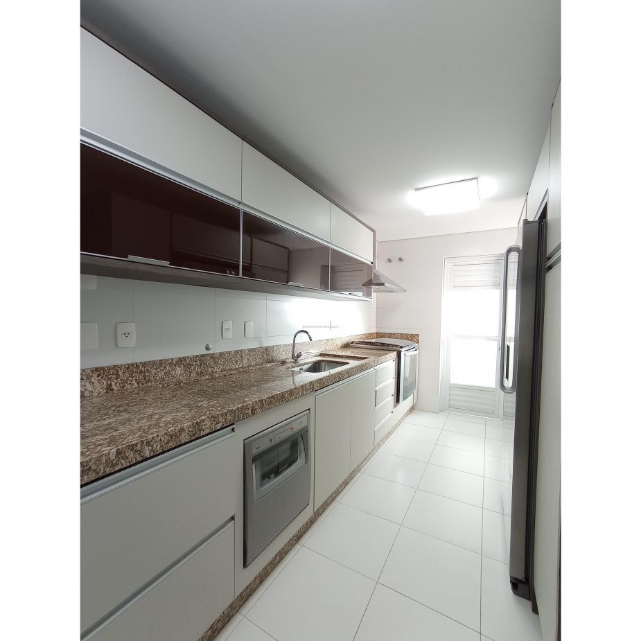 Porto Atlântico apartamento mobiliado 4 suítes em Itajaí frente centro eventos