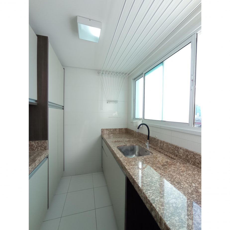 Porto Atlântico apartamento mobiliado 4 suítes em Itajaí frente centro eventos