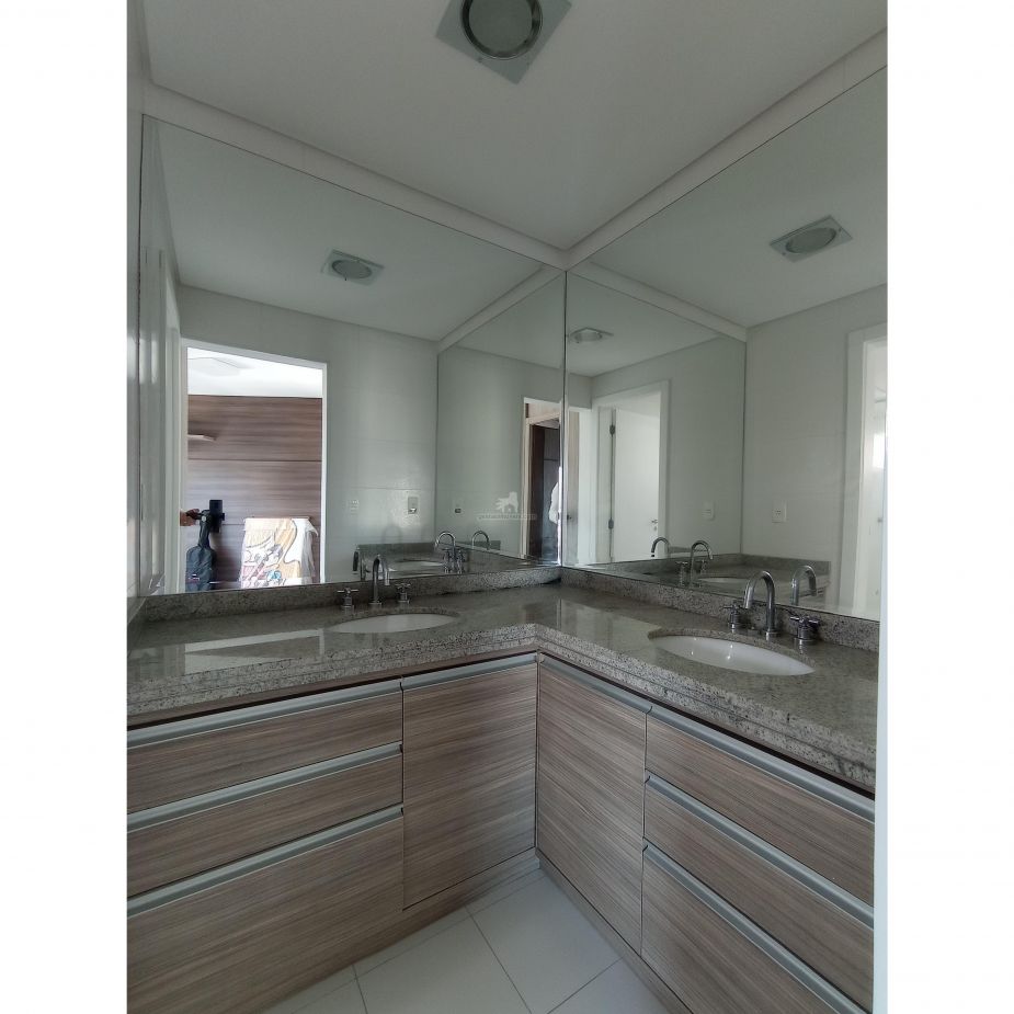 Porto Atlântico apartamento mobiliado 4 suítes em Itajaí frente centro eventos