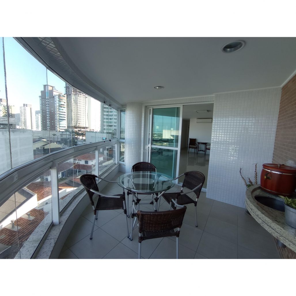 Porto Atlântico apartamento mobiliado 4 suítes em Itajaí frente centro eventos