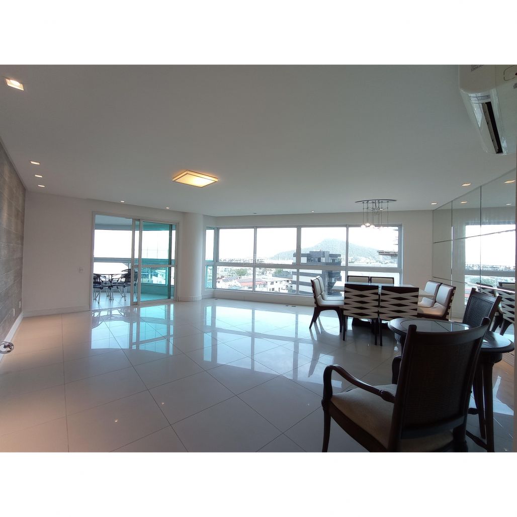 Porto Atlântico apartamento mobiliado 4 suítes em Itajaí frente centro eventos