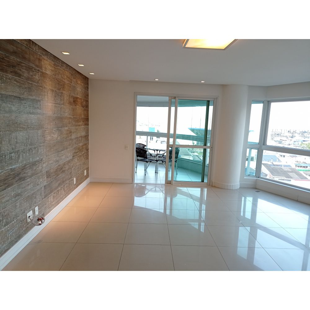 Porto Atlântico apartamento mobiliado 4 suítes em Itajaí frente centro eventos