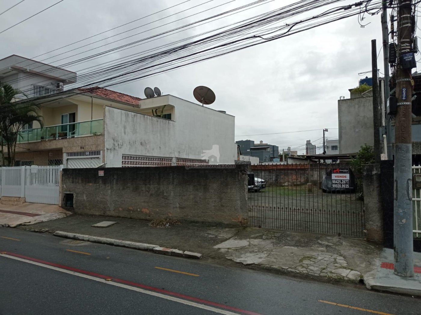 Otimo lote de frente para Rua Biguaçu, prontinho para construir !