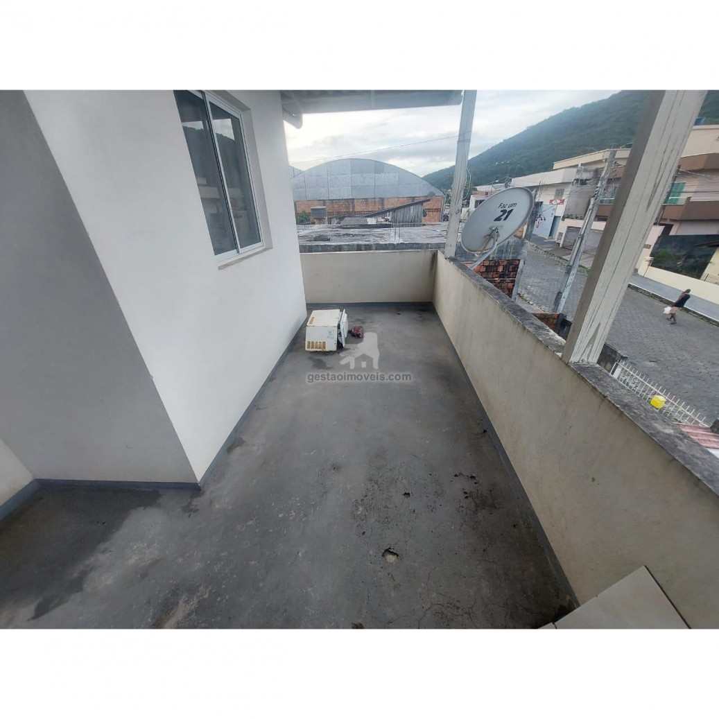 Casa com 2 andares à venda no Monte Alegre em Camboriú