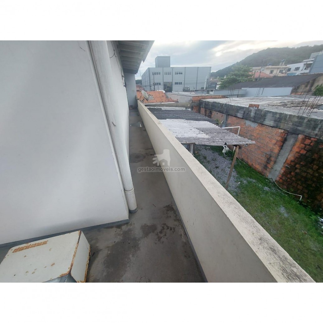 Casa com 2 andares à venda no Monte Alegre em Camboriú