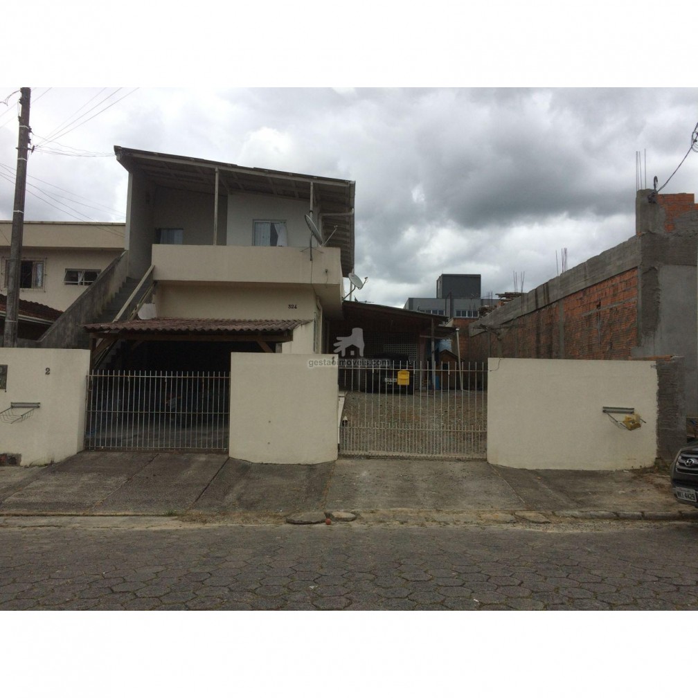 Casa com 2 andares à venda no Monte Alegre em Camboriú