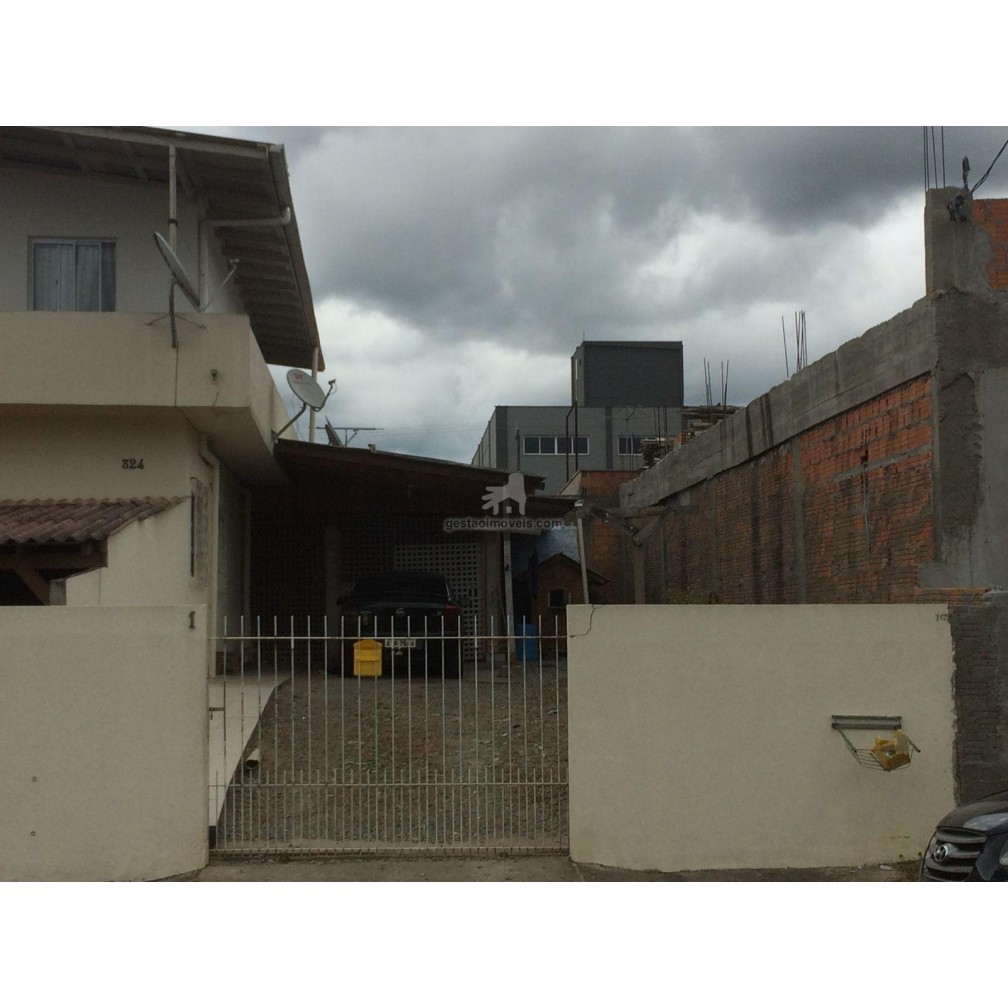 Casa com 2 andares à venda no Monte Alegre em Camboriú