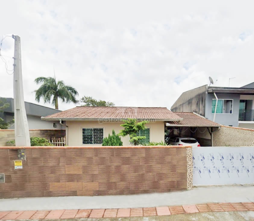 Casa 2 quartos com Piscina no Bairro Sta Regina em  Camboriú