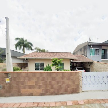 Casa 2 quartos com Piscina no Bairro Sta Regina em  Camboriú