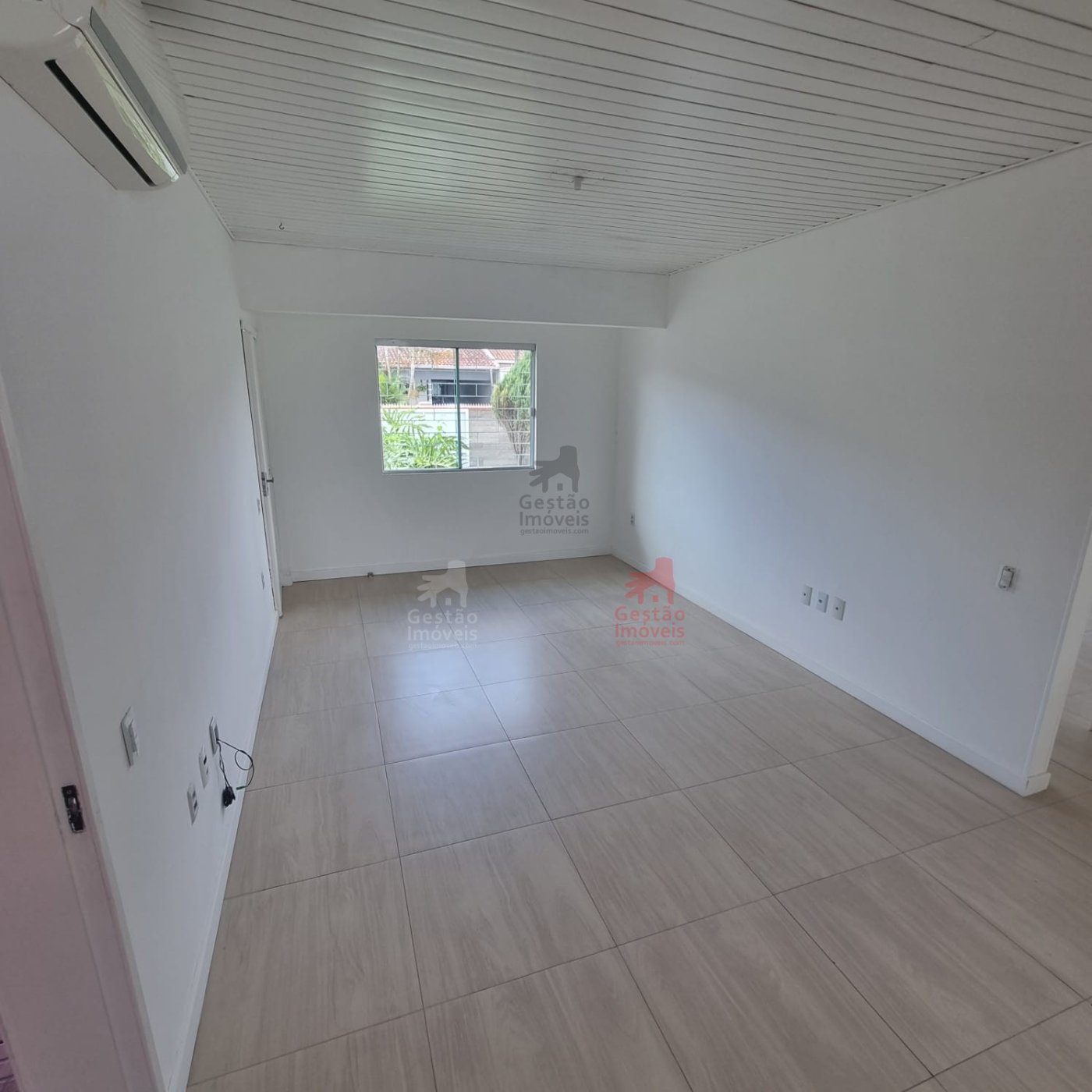 Casa 2 quartos com Piscina no Bairro Sta Regina em  Camboriú