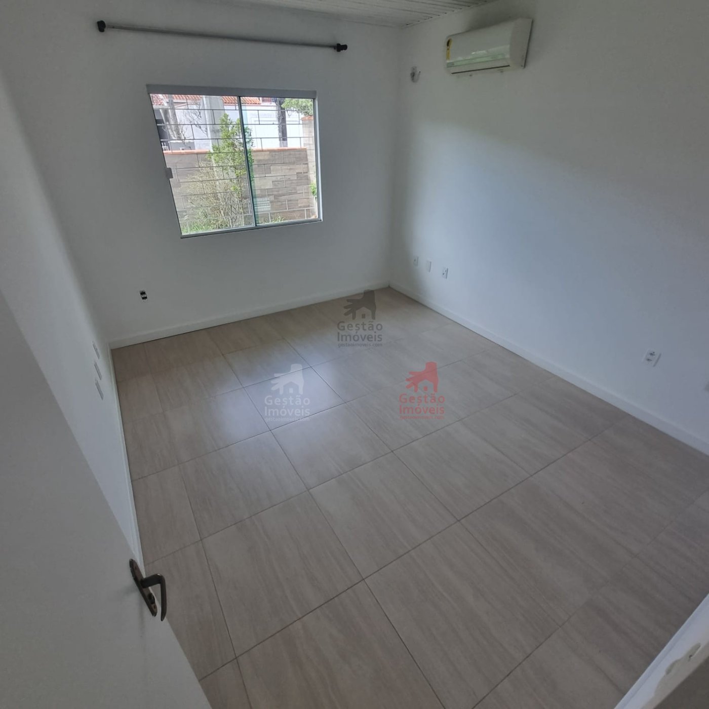 Casa 2 quartos com Piscina no Bairro Sta Regina em  Camboriú