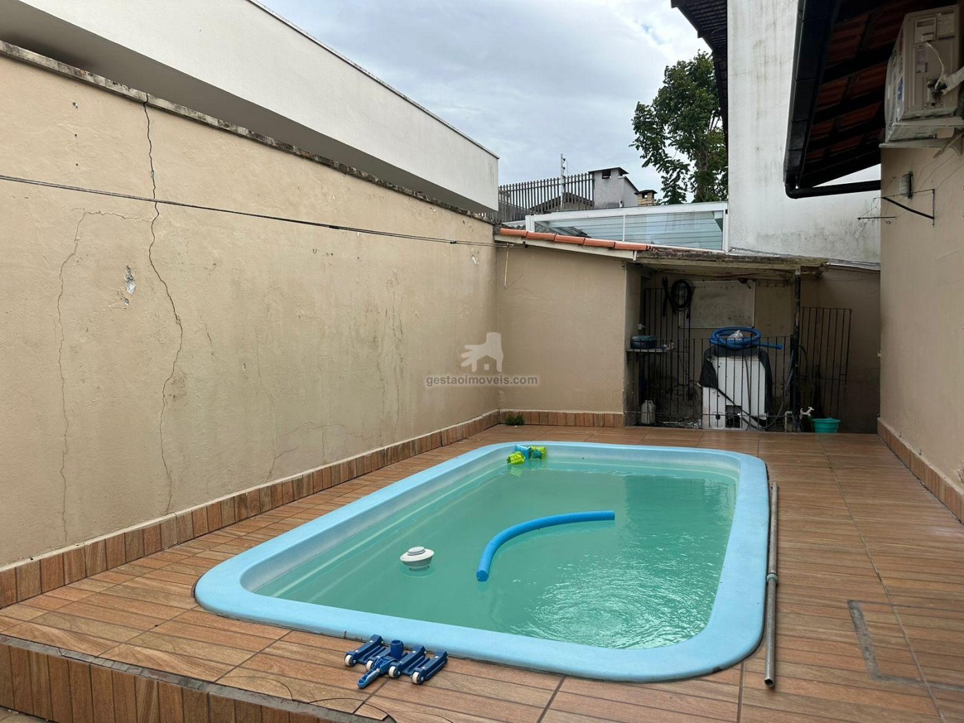 Casa mobiliada à venda no centro de Balneário Camboriú