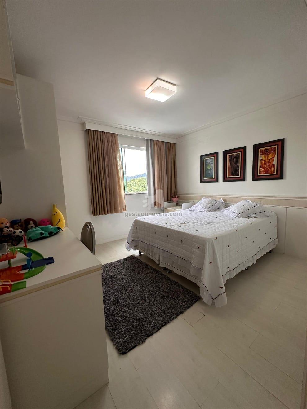 Triplex mobiliado à venda em Balneário Camboriú