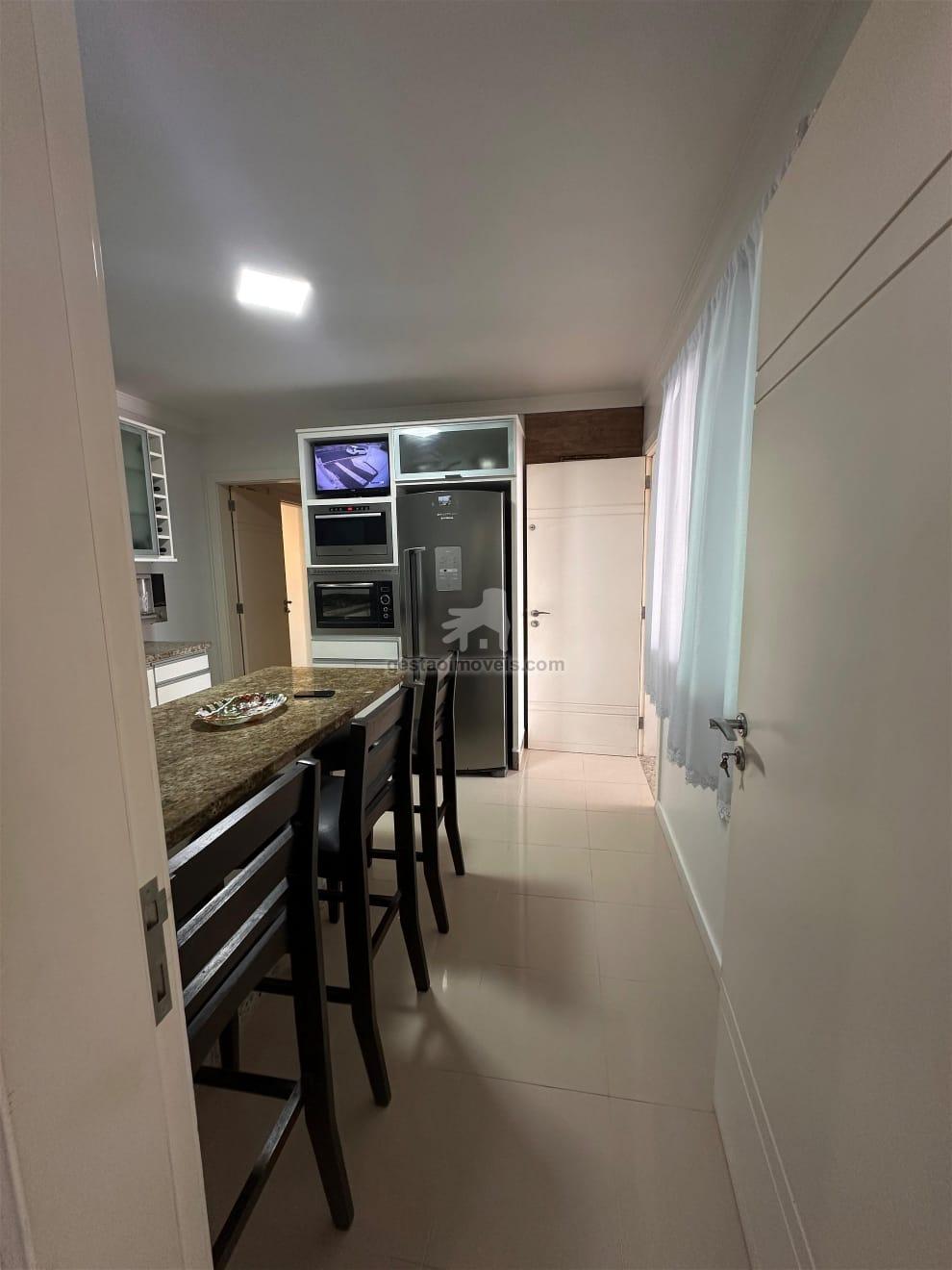 Triplex mobiliado à venda em Balneário Camboriú