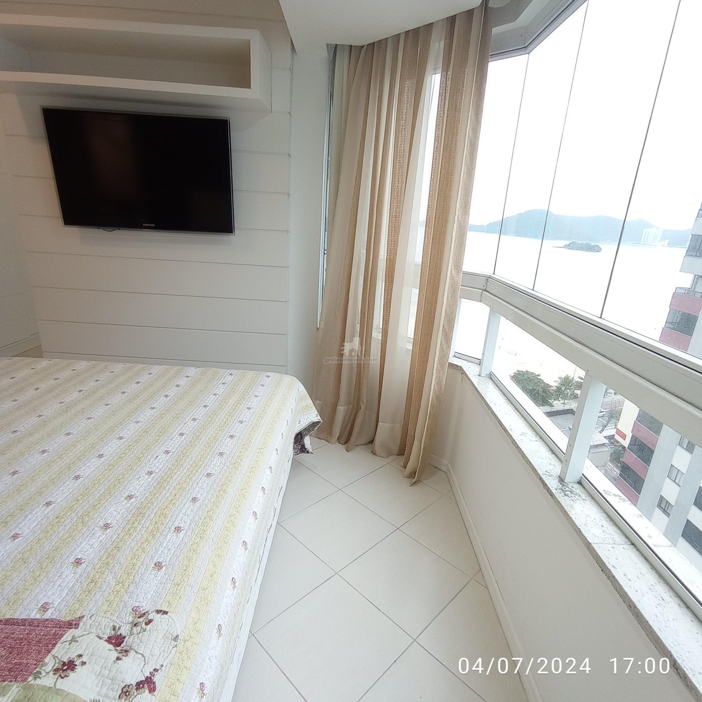 Apto com 5 quartos na quadra do mar, 2 vagas no centro-norte de BC