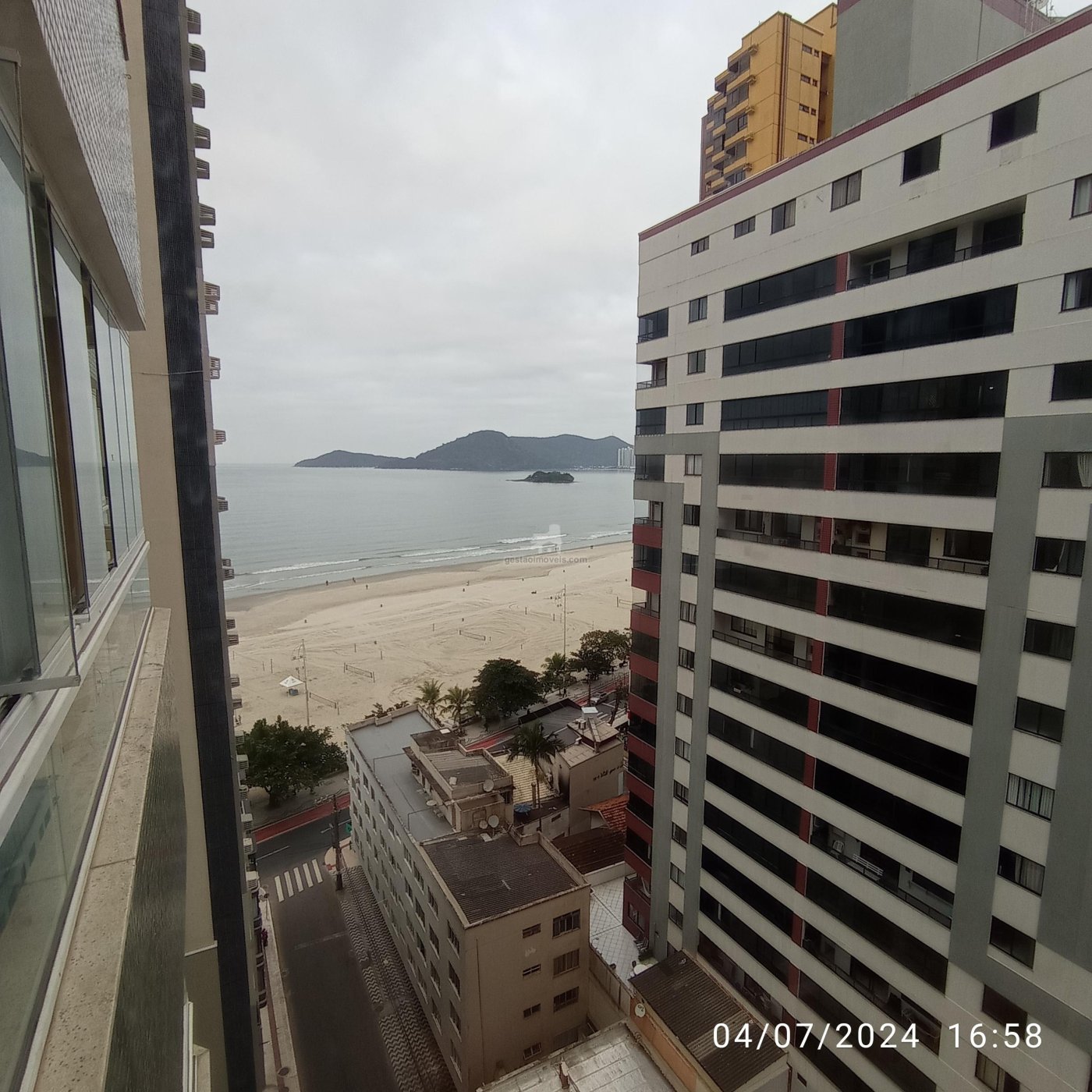 Apto com 5 quartos na quadra do mar, 2 vagas no centro-norte de BC