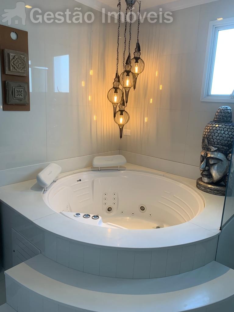 Apartamento de Luxo Frente Mar para locação anual em Balneário Camboriú