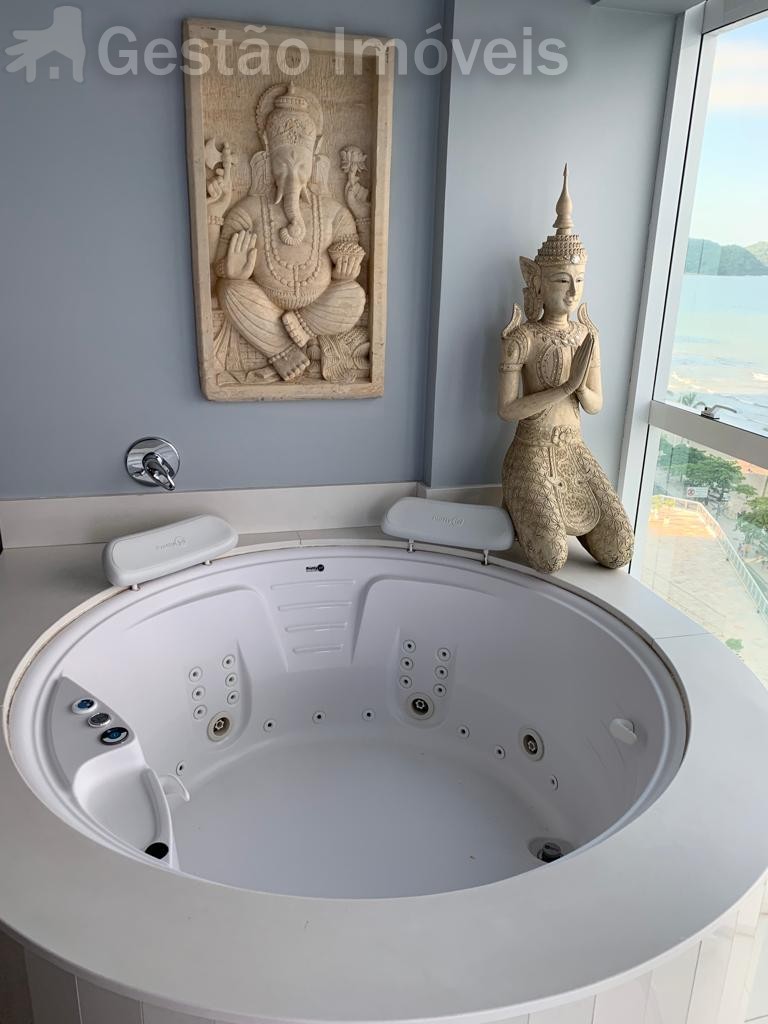 Apartamento de Luxo Frente Mar para locação anual em Balneário Camboriú
