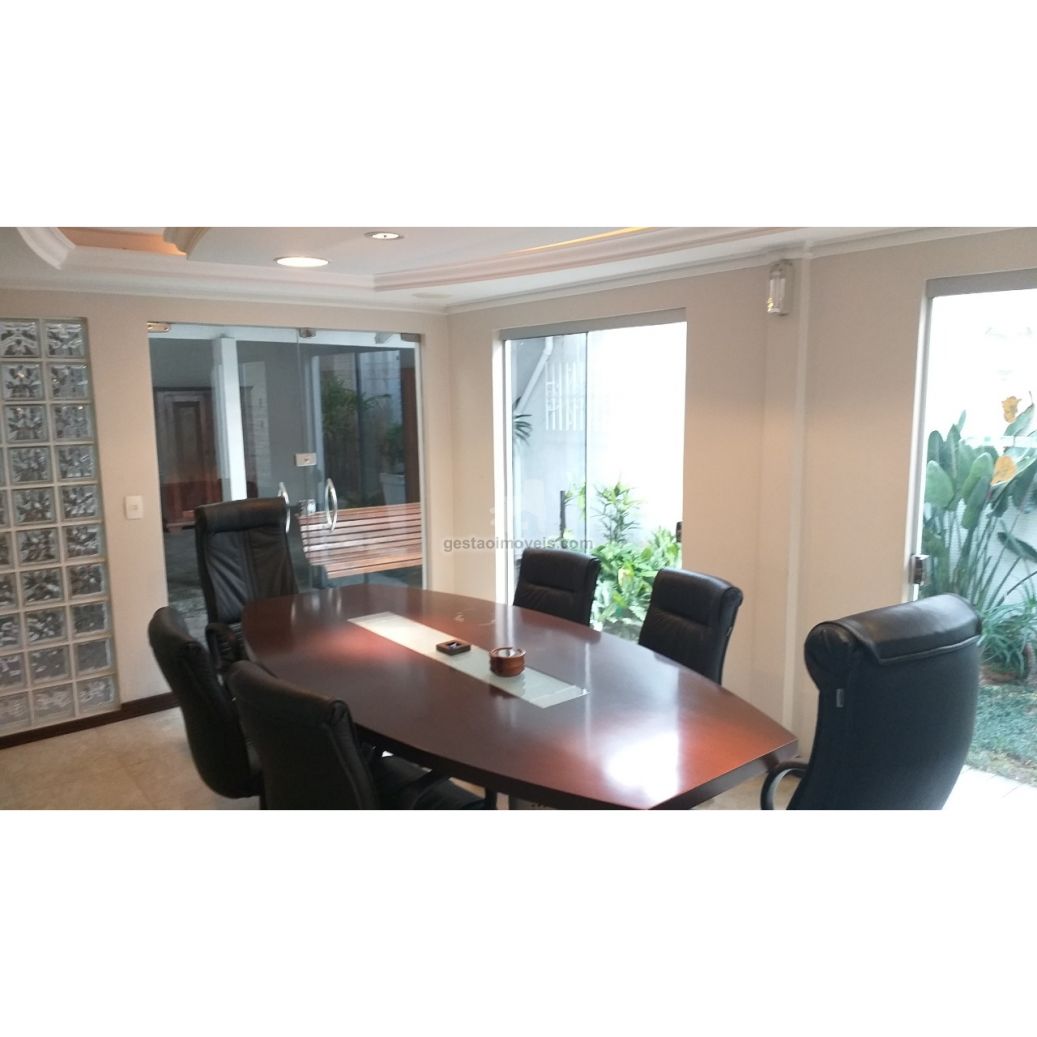 Sobrado Comercial Mobiliado no Centro de Balneário Camboriú