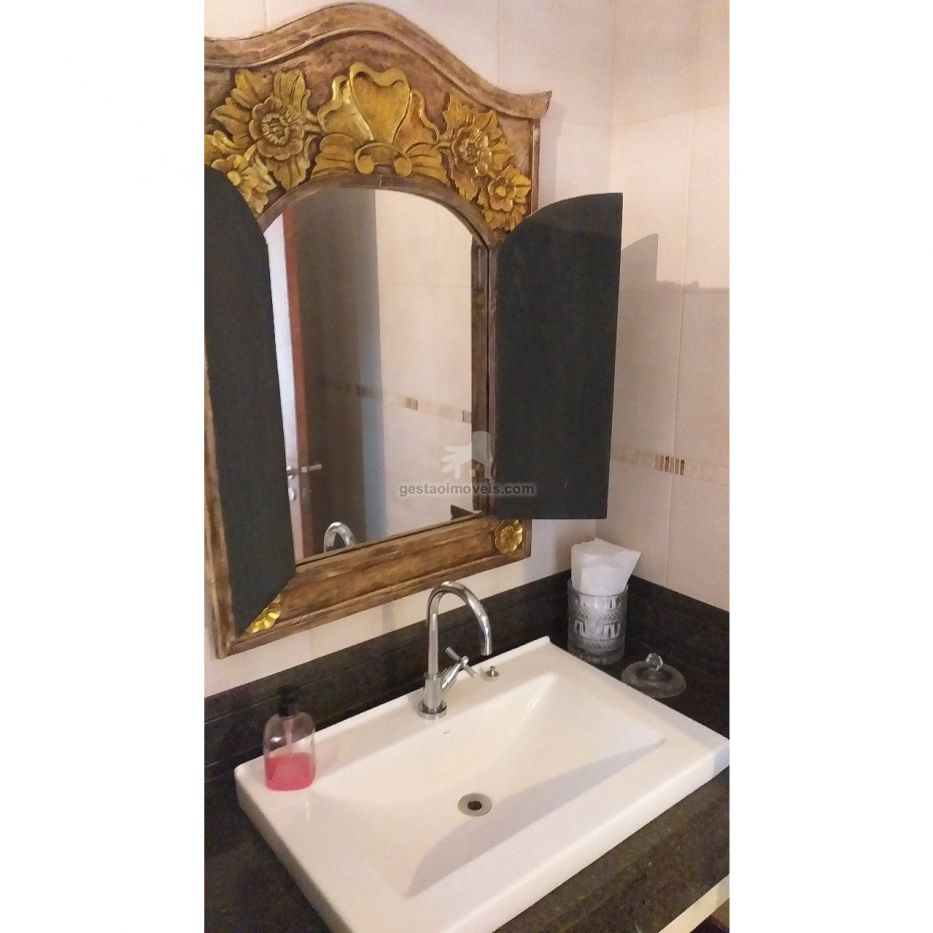 Sobrado Comercial Mobiliado no Centro de Balneário Camboriú