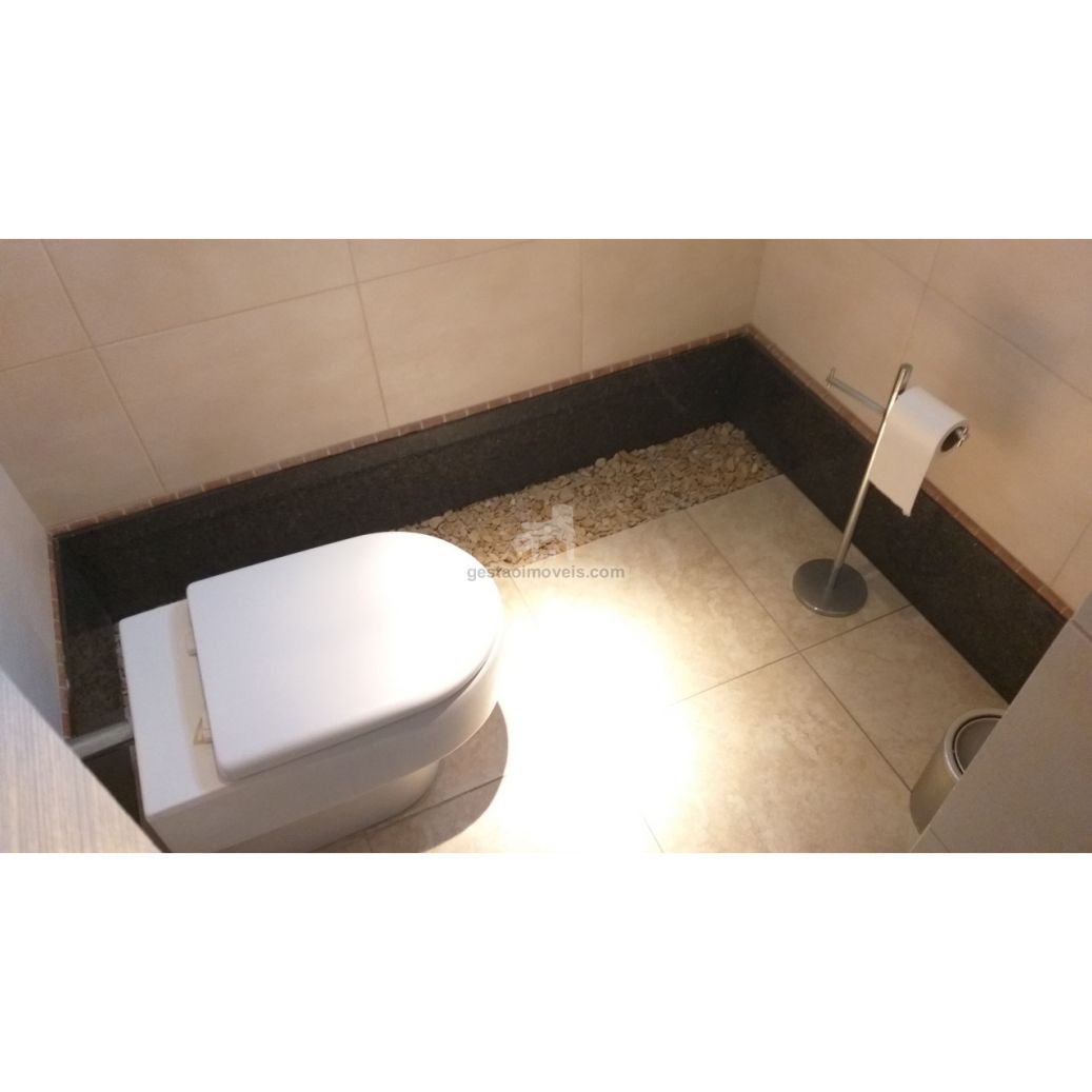 Sobrado Comercial Mobiliado no Centro de Balneário Camboriú
