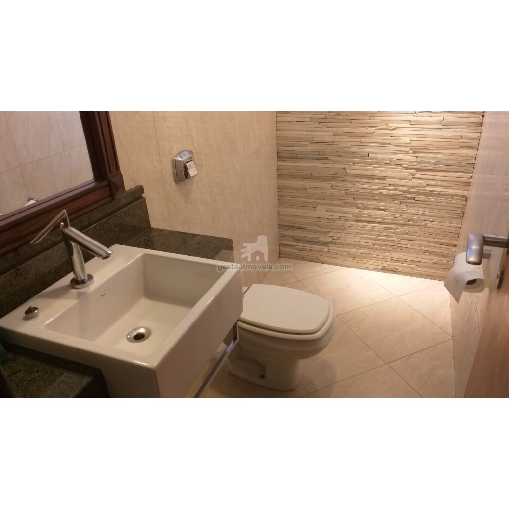 Sobrado Comercial Mobiliado no Centro de Balneário Camboriú