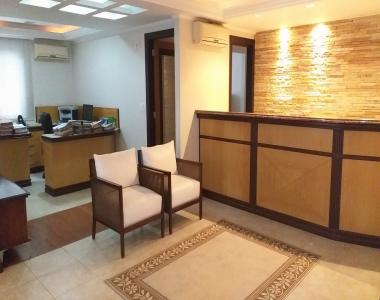 Sobrado Comercial Mobiliado no Centro de Balneário Camboriú