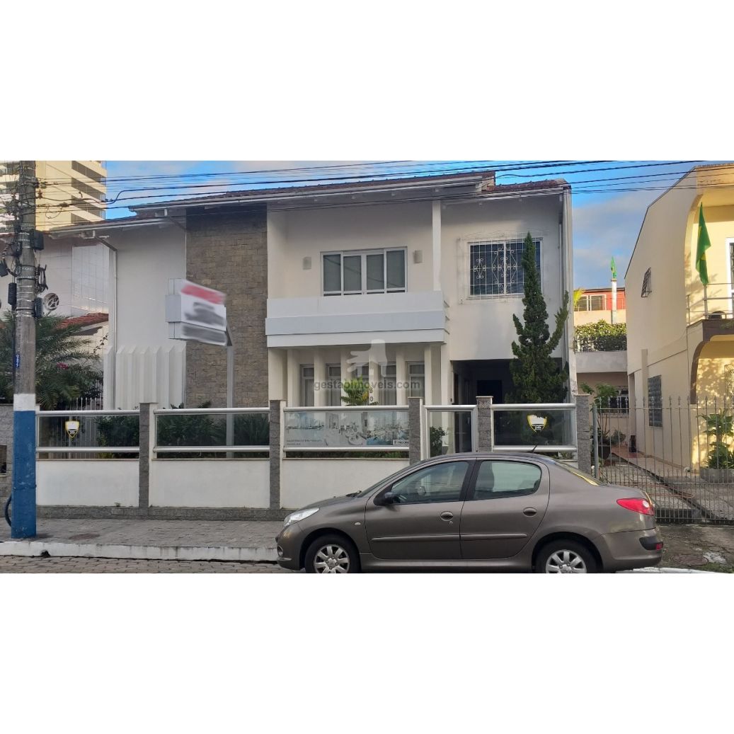 Sobrado Comercial Mobiliado no Centro de Balneário Camboriú