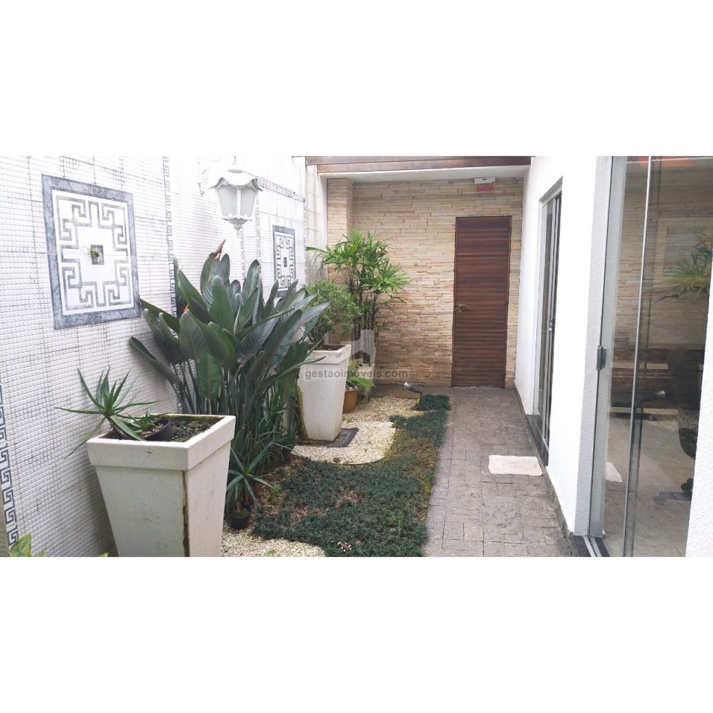 Sobrado Comercial Mobiliado no Centro de Balneário Camboriú