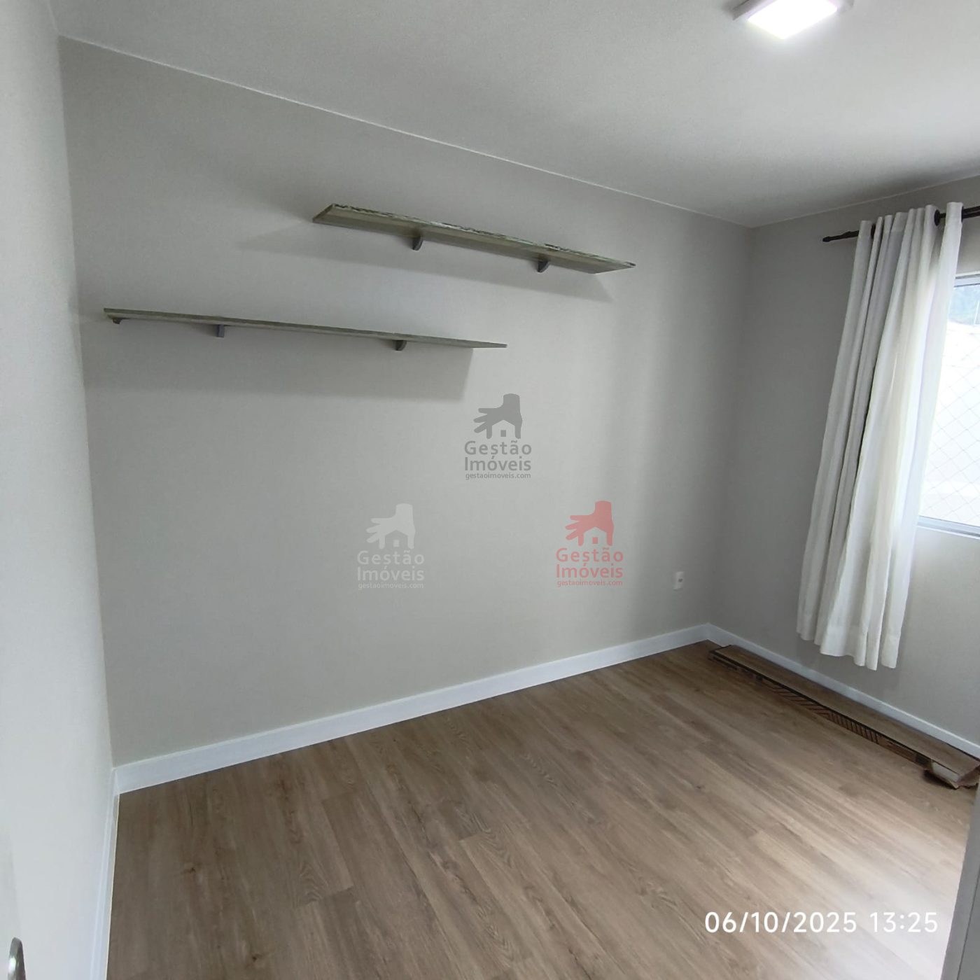Apto Excelente, reformado, de 2 dorm, 1 vaga grande - Cedro em Camboriú 