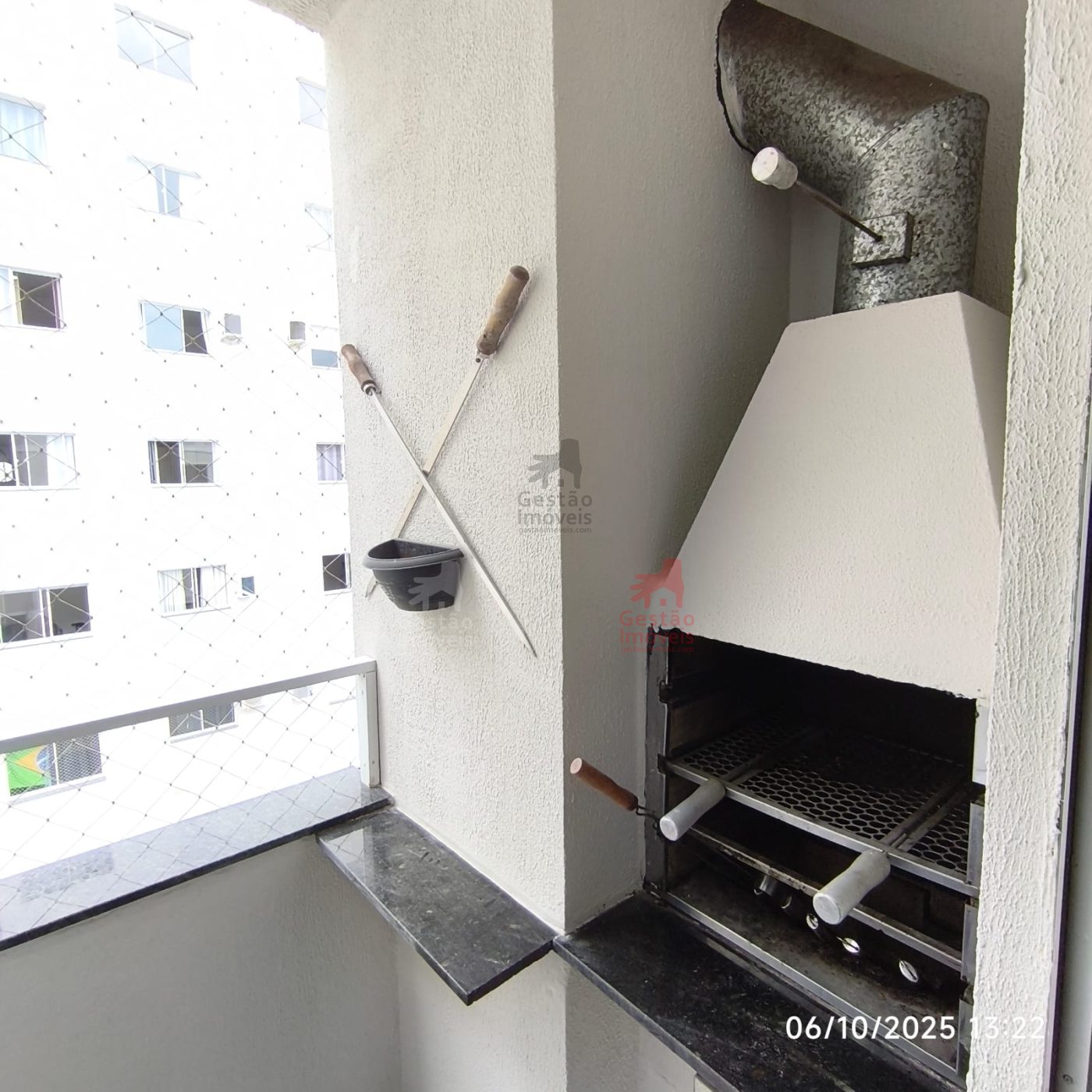 Apto Excelente, reformado, de 2 dorm, 1 vaga grande - Cedro em Camboriú 