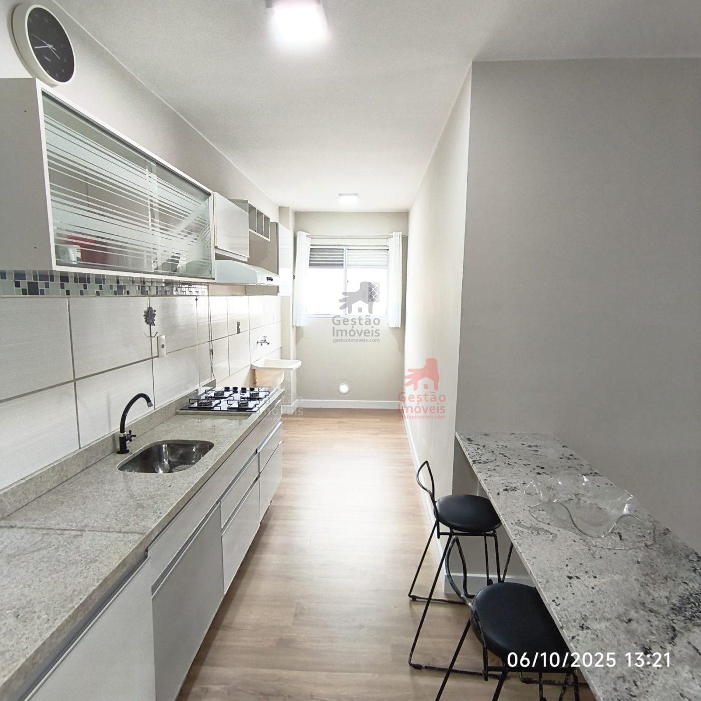 Apto Excelente, reformado, de 2 dorm, 1 vaga grande - Cedro em Camboriú 