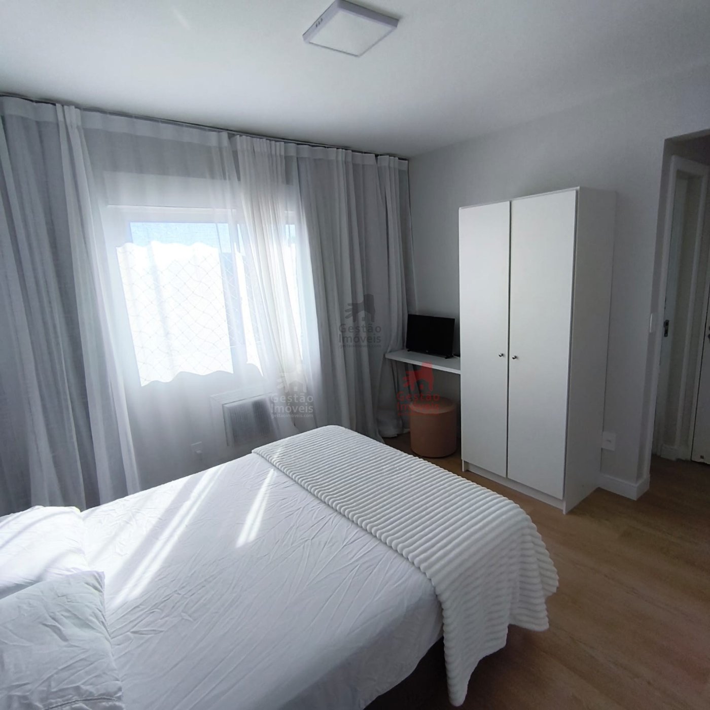 Apartamento 4 quartos sendo 2 suítes a venda no Centro de BC