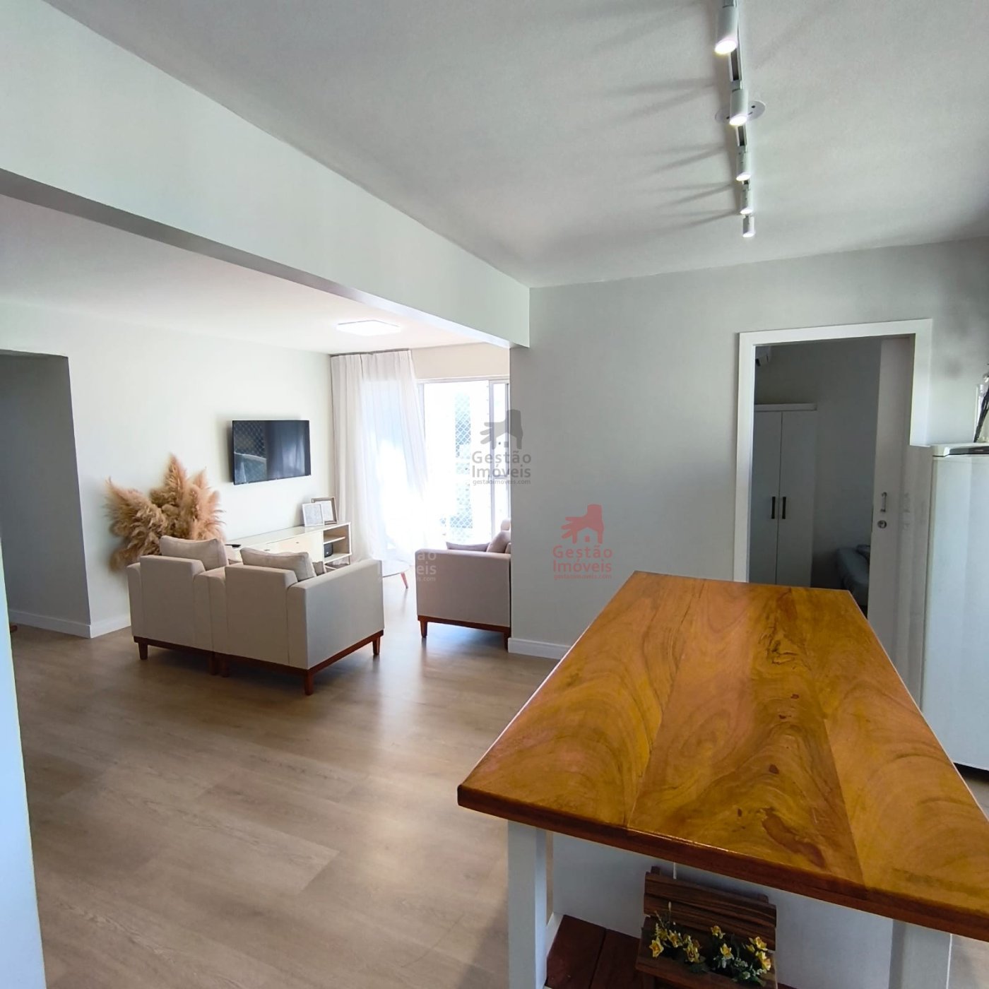 Apartamento 4 quartos sendo 2 suítes a venda no Centro de BC