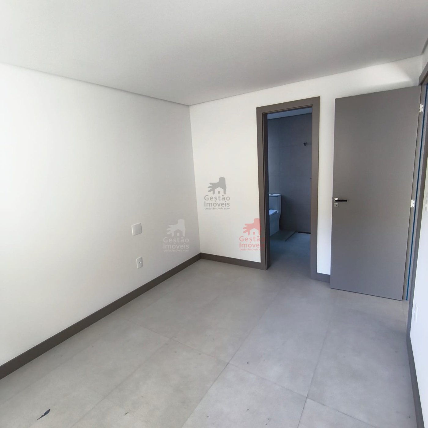 Apartamento 2 dormitórios, sendo uma suíte, para Venda na Praia Brava! 