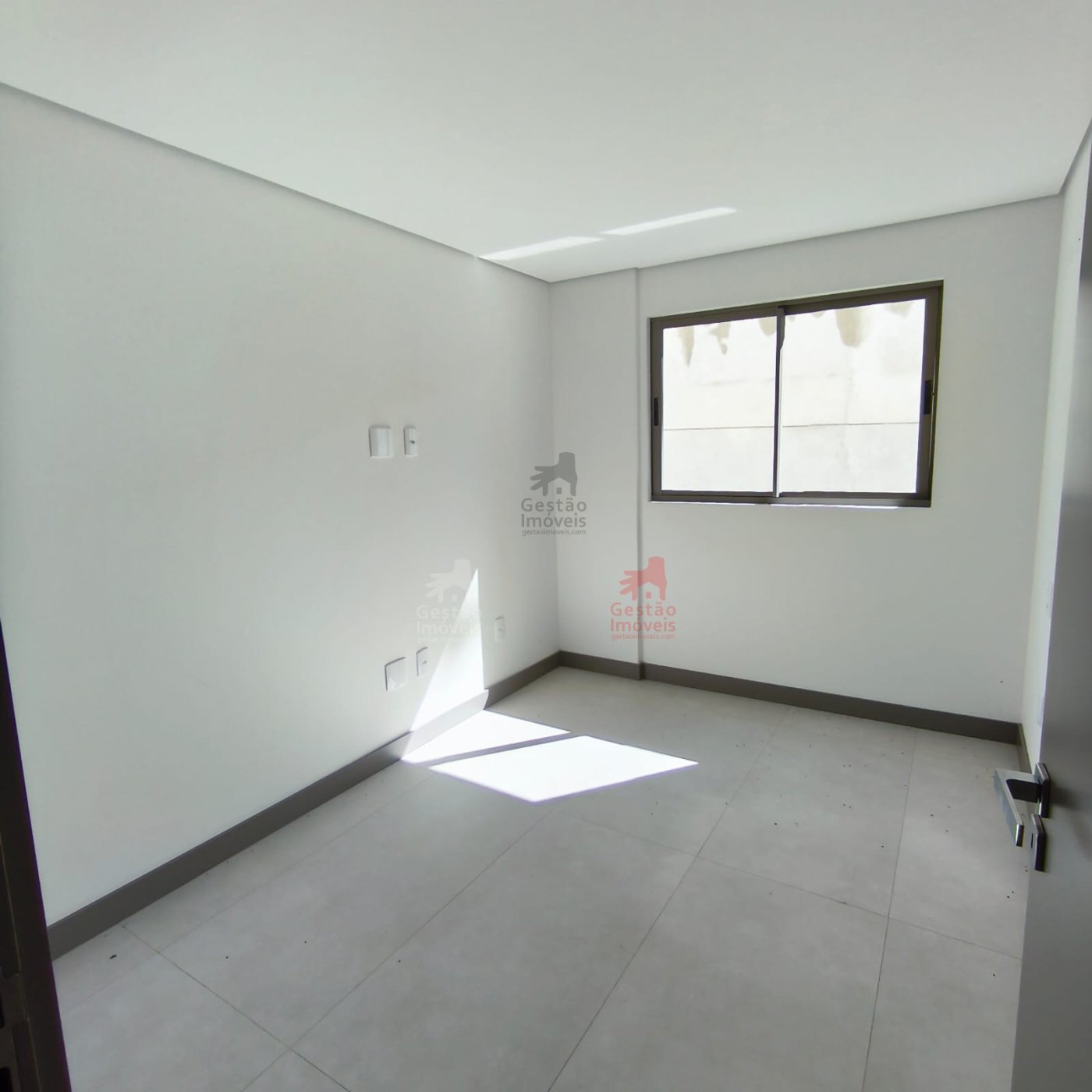 Apartamento 2 dormitórios, sendo uma suíte, para Venda na Praia Brava! 