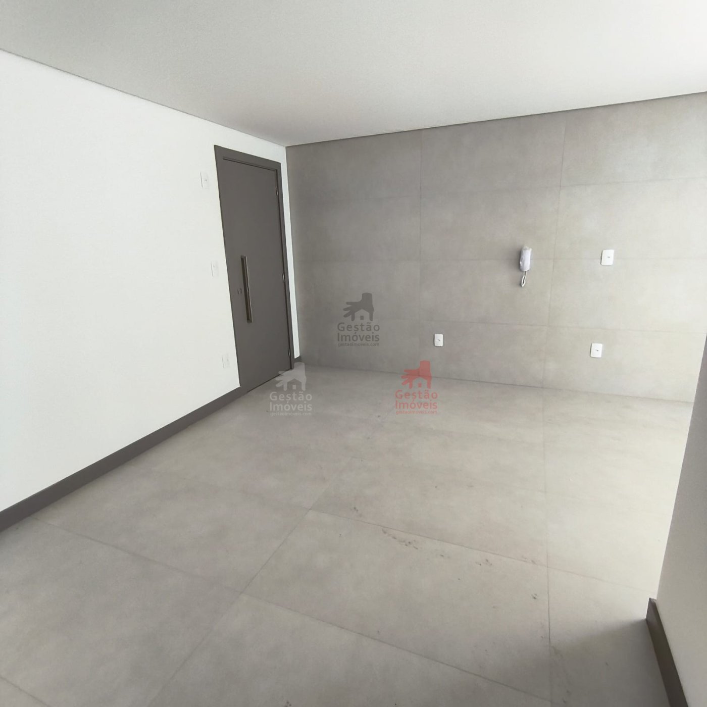 Apartamento 2 dormitórios, sendo uma suíte, para Venda na Praia Brava! 