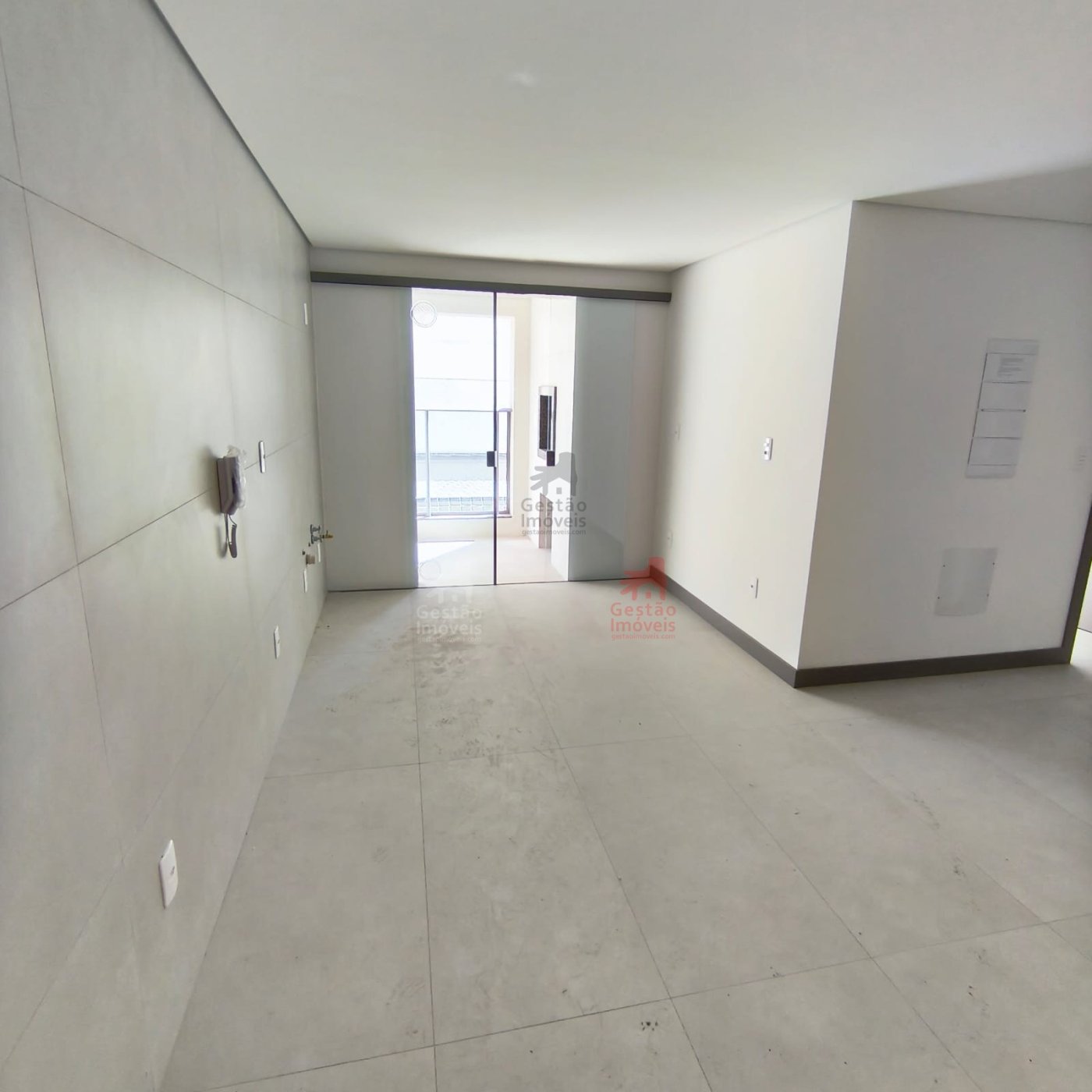 Apartamento 2 dormitórios, sendo uma suíte, para Venda na Praia Brava! 