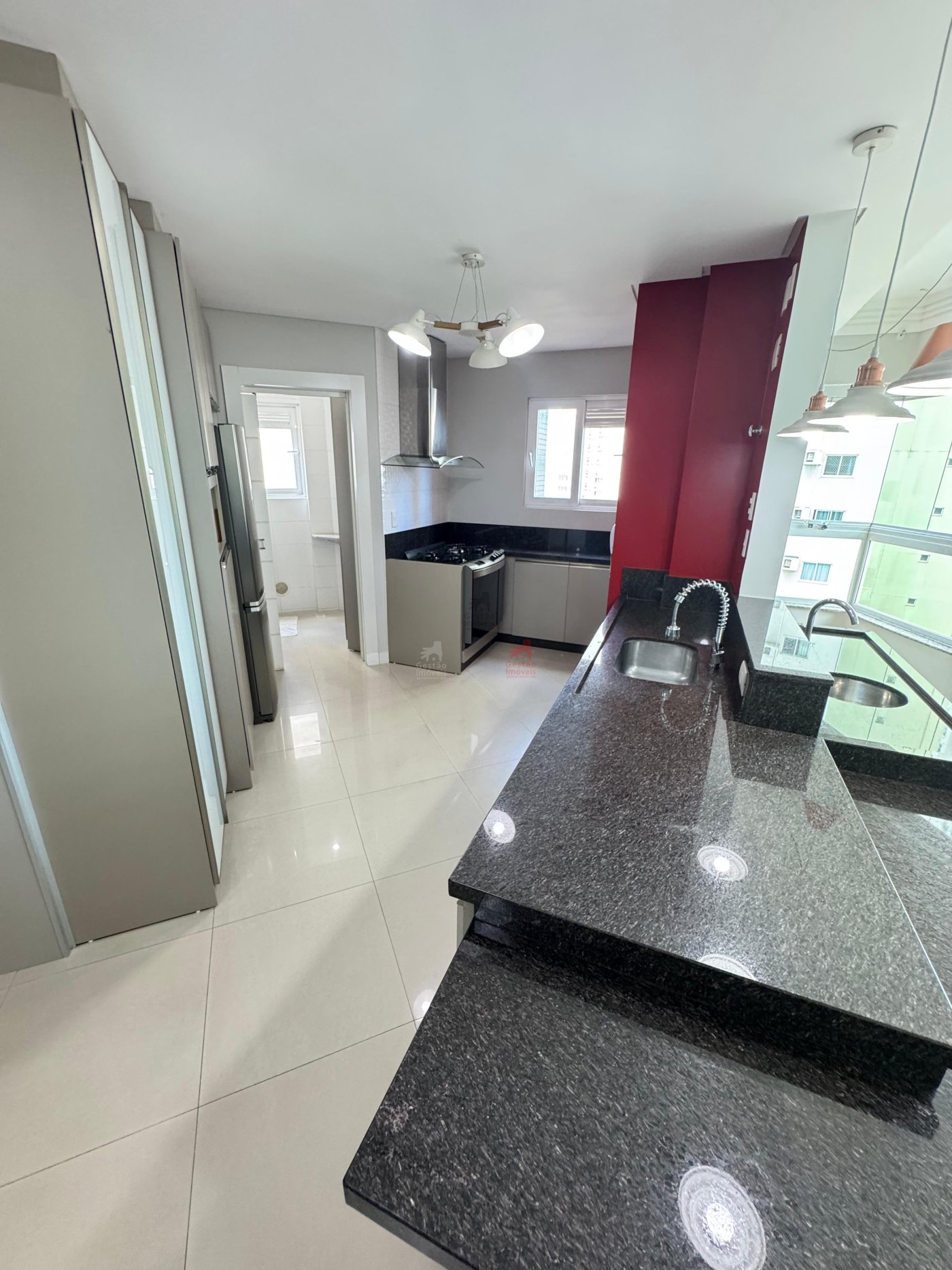 Oportunidade!!! Apartamento 3 quartos Vista Mar no Centro de Balneário Camboriú 