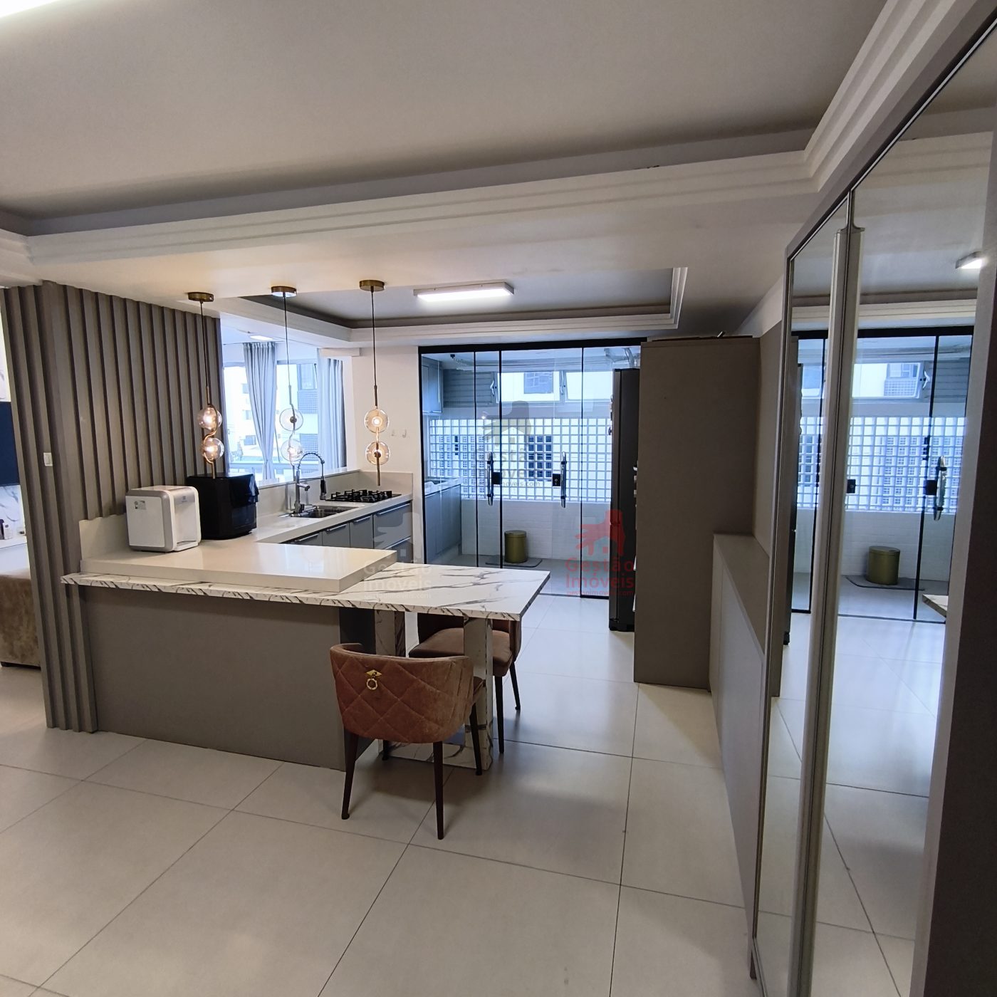 Quadra mar com 3 dormitórios em Balneário Camboriú